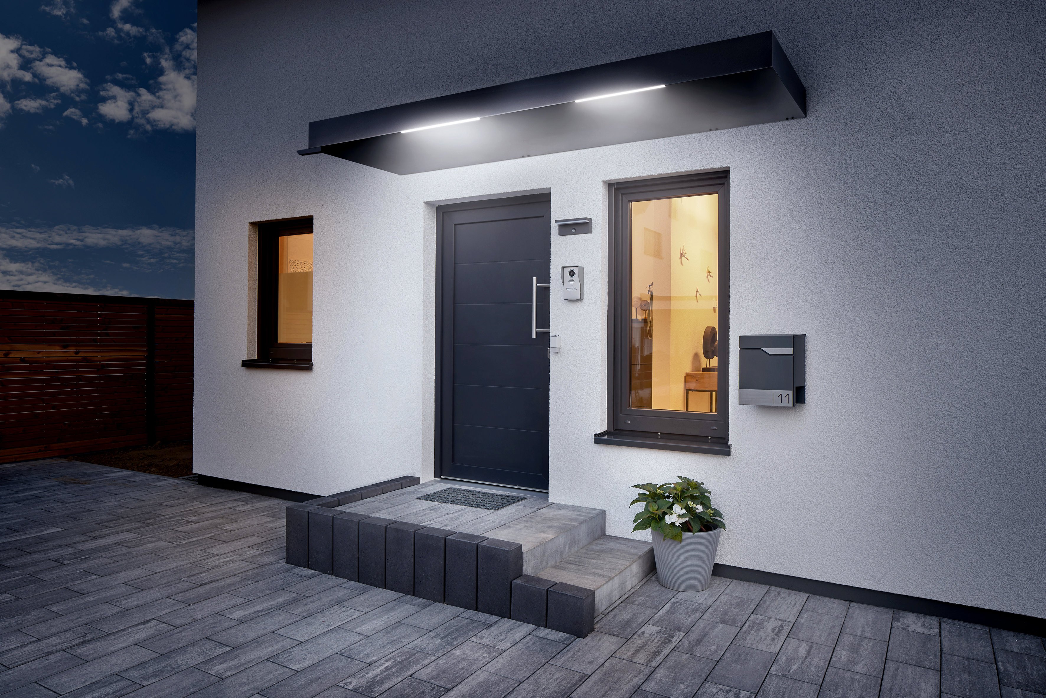 Rechteckvordach BS Plus 250 mit Wasserspeier links anthrazit mit Bewegungsmelder