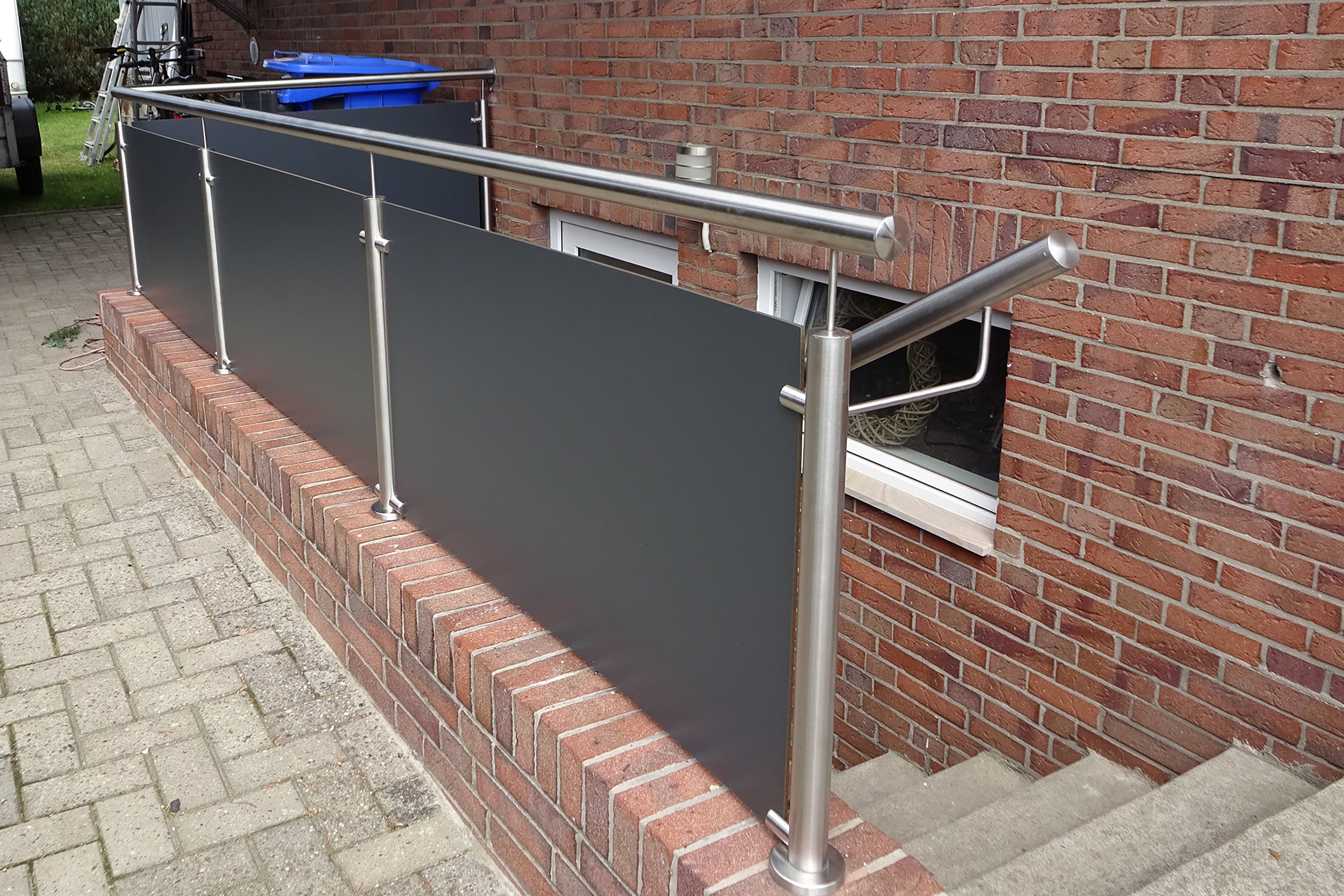 HPL Bau- und Fassadenplatte 6 mm anthrazit HPL Bau- und Fassadenplatte 6 mm anthrazit