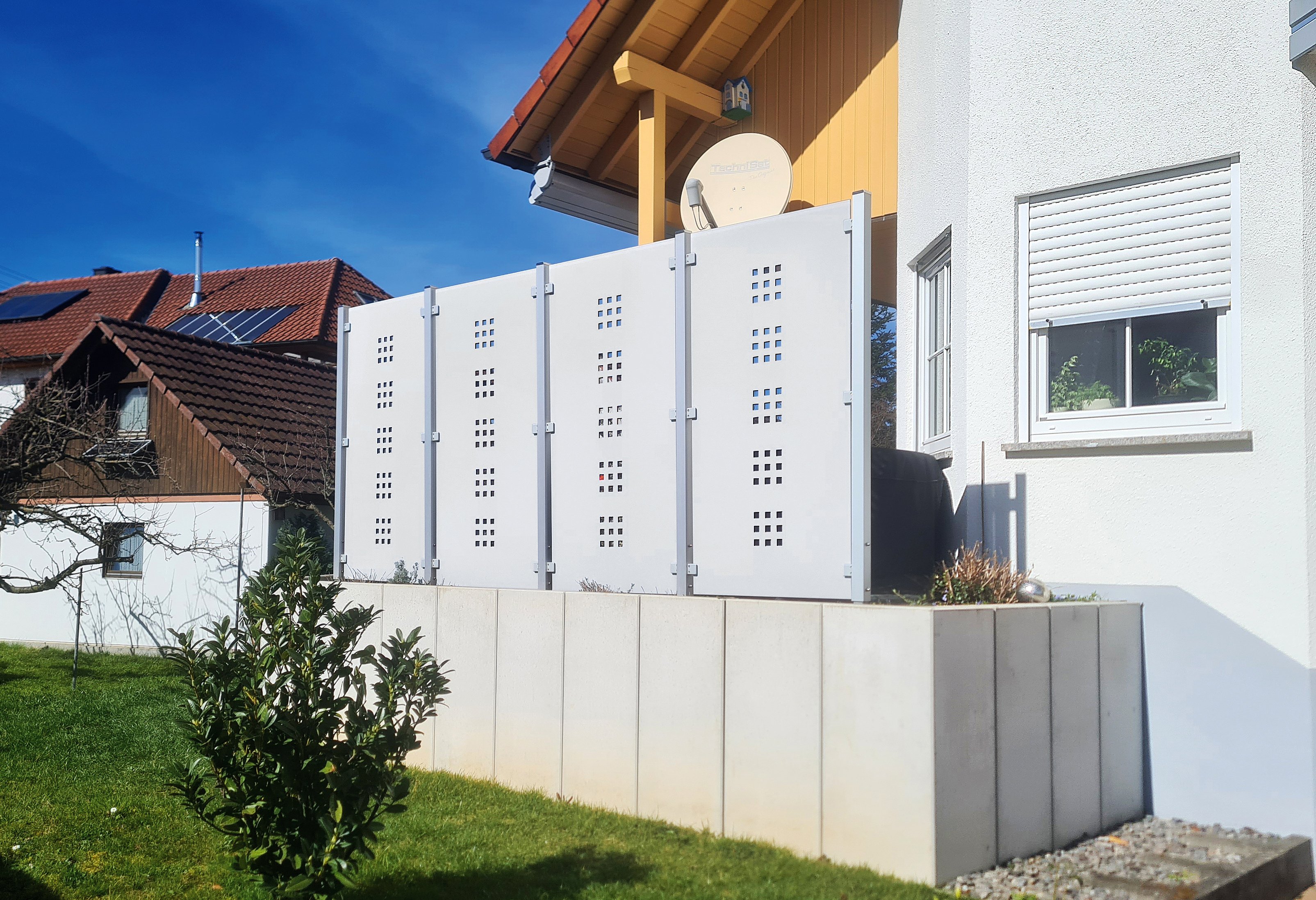 HPL Bau- und Fassadenplatte 8 mm lichtgrau HPL Bau- und Fassadenplatte 8 mm lichtgrau