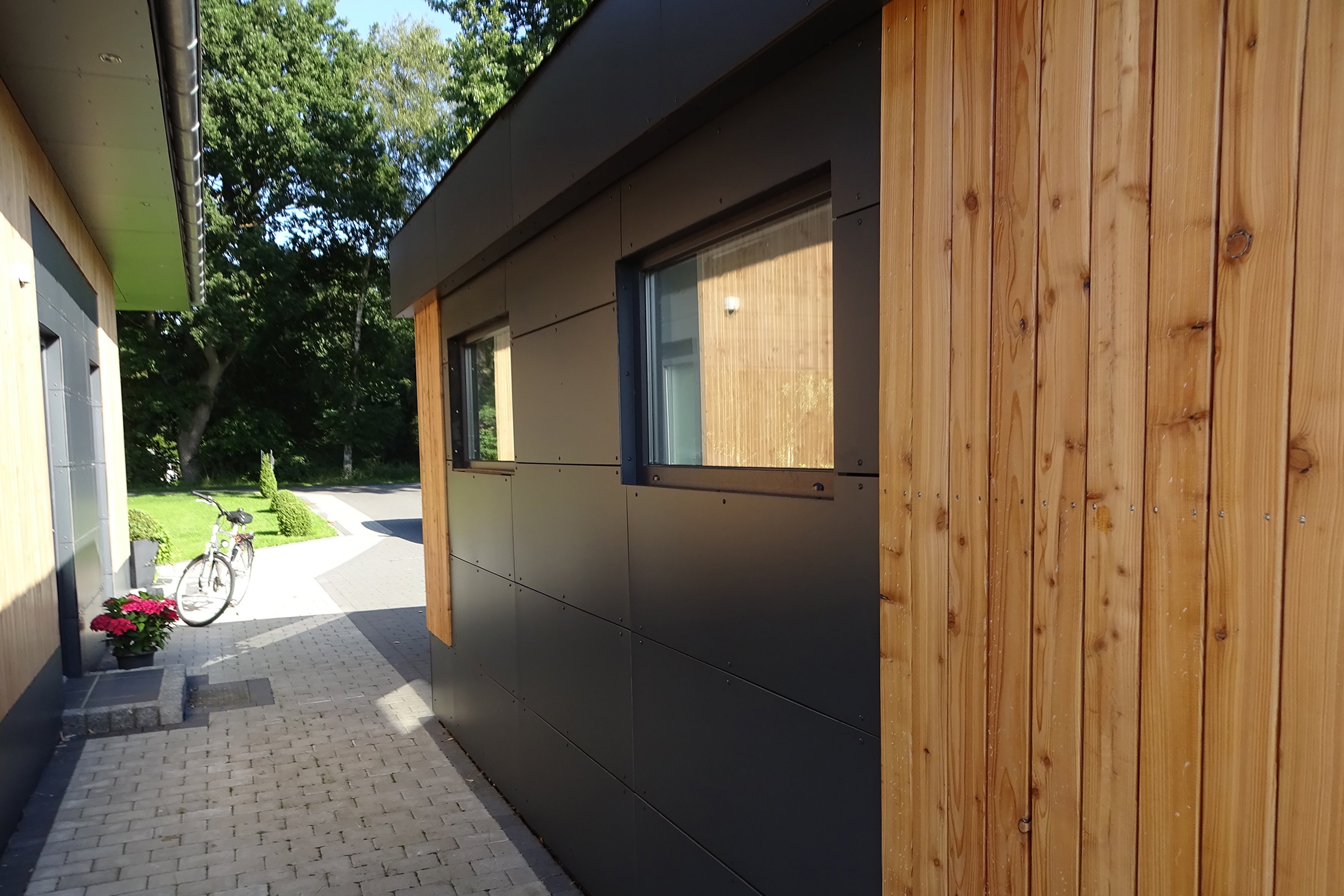 HPL Bau- und Fassadenplatte 6 mm anthrazit HPL Bau- und Fassadenplatte 6 mm anthrazit