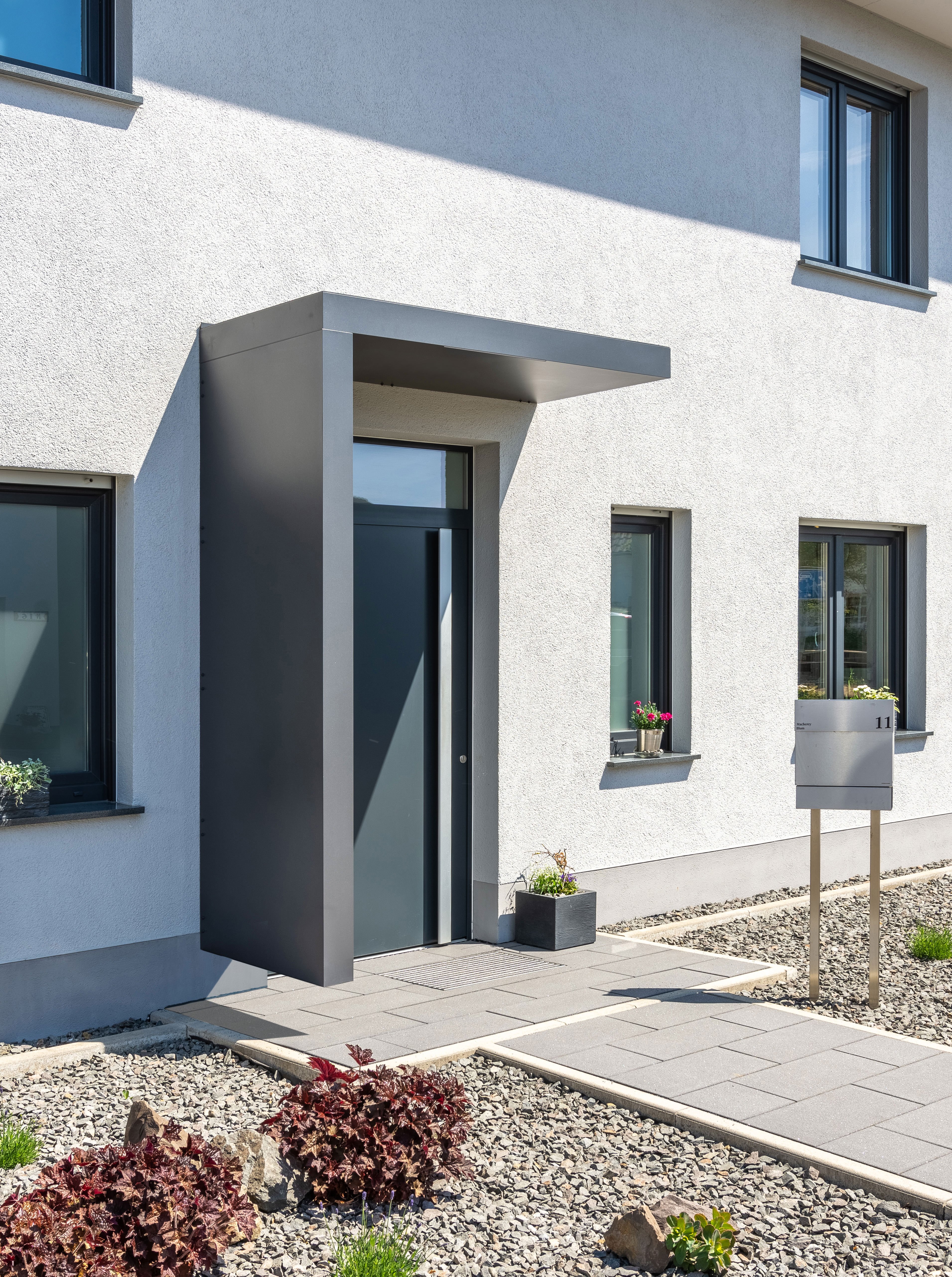 Gutta Rechteckvordach BS Plus 160 mit Seitenteil links und Briefkasten Funktionskasten anthrazit - mit LED-Streifen